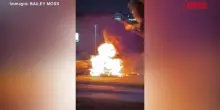 Usa, autocisterna si schianta e va in fiamme: il video dellincidente in Texas