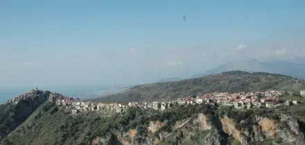 Cosenza, precipita ultra leggero: salvi due occupanti