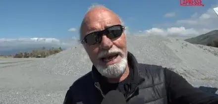 Cosenza, ultraleggero precipita sulla spiaggia: illese le due persone a bordo