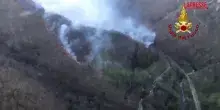 Bologna, incendio boschivo sullAppennino: lintervento aereo dei vigili del fuoco