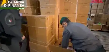 Roma, Gdf sequestra oltre 7mila paia di scarpe per bambini contraffatte
