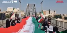 Iran, catene umane sui ponti per difendere le infrastrutture