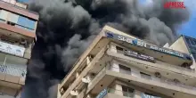 Libano, incendio nel cuore di Beirut dopo un attacco israeliano