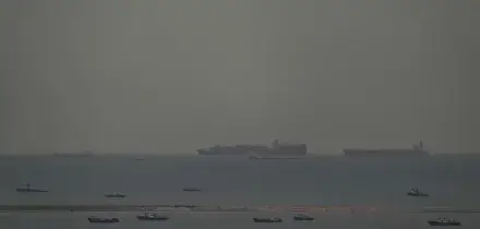 Stretto di Hormuz, la riapertura dopo la tregua: passate le prime navi