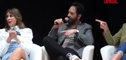 I Cesaroni, Matteo Branciamore canta la sigla e fa impazzire i fan