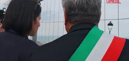 Petacciato, Schlein abbraccia sindaco dopo sopralluogo sulla frana