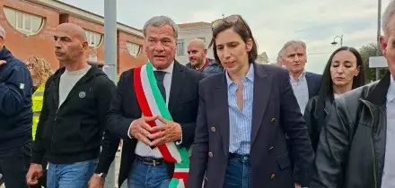 Frana Petacciato, Elly Schlein visita la zona: &ldquo;Serve prevenzione. Bisogna trovare risorse per il Molise&rdquo;