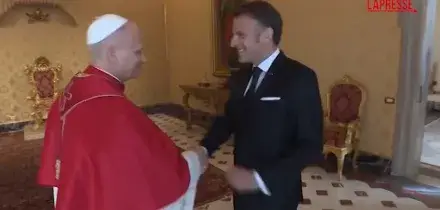 Vaticano, Emmanuel Macron ricevuto da Papa Leone XIV