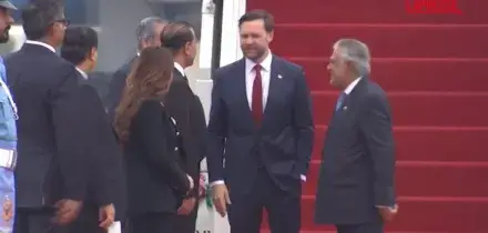 Iran, larrivo di Vance in Pakistan per i negoziati con Teheran