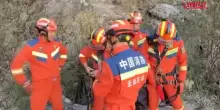 Cina, il salvataggio da brividi di due climber sulle montagne dello Yunnan