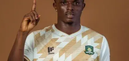 Morto Dominic Frimpong: il calciatore ucciso nell&rsquo;assalto al bus della sua squadra