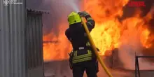 Ucraina, un attacco russo provoca un vasto incendio nella zona industriale di Sumy