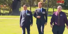 Australia, il principe Harry partecipa alla cerimonia indigena del fumo