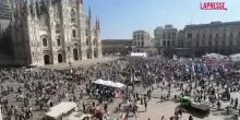 Milano, piazza del Duomo mezza vuota per larrivo del corteo dei Patrioti