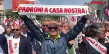 Milano, centinaia in strada per il corteo dei Patrioti: &ldquo;Siamo qui contro la guerra e gli immigrati&rdquo;