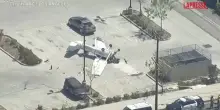 Usa, piccolo aereo si schianta in un parcheggio in California