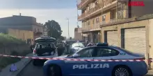 Catanzaro, madre si lancia dal terzo piano con i tre figli: la polizia sul luogo della tragedia