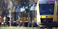 Danimarca, scontro fra treni regionali: le immagini dei convogli distrutti