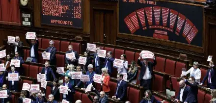 Dl Sicurezza, ok definitivo alla Camera. Le opposizioni cantano &ldquo;Bella ciao&rdquo;