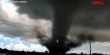 Usa, enorme tornado in Oklahoma si abbatte su alcune case