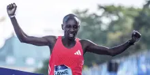 Maratona Londra 2026, Sabastian Sawe &egrave; il primo uomo nella storia a correre sotto le due ore
