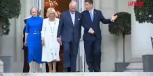 Re Carlo III e la regina Camilla in un ricevimento allambasciata britannica di Washington
