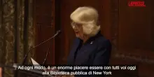 La regina Camilla alla biblioteca di New York: "I libri sono i migliori amici"