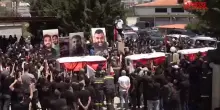Libano, centinaia in strada per i funerali di tre paramedici uccisi da Israele