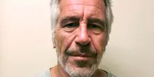 Caso Epstein, New York Times: ha lasciato un biglietto di addio prima di suicidarsi