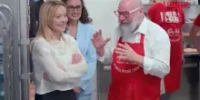 Primo Maggio, Meloni visita il ristorante PizzAut di Monza: &ldquo;Sono i lavoratori pi&ugrave; straordinari&rdquo;