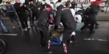 Istanbul, disordini vicino piazza Taksim per la festa del Primo Maggio: arrestati 15 manifestanti