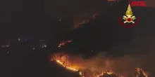 Lucca: in fiamme 800 ettari su monte Faeta, circa 3mila evacuati. Le immagini dei vigili del fuoco