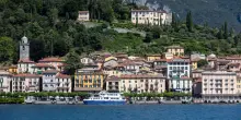 Lecco, si tuffa nel lago e non riemerge: morto 15enne