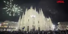 Milano, i tifosi dellInter festeggiano il 21esimo scudetto a Piazza Duomo