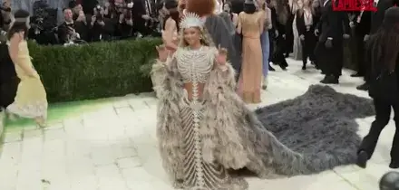 Met Gala 2026, da Bad Bunny a Beyonc&eacute; e Rihanna: i look delle star