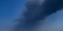 Iran, Emirati: &ldquo;Nuovi attacchi con droni e missili, difese aeree attive&rdquo;