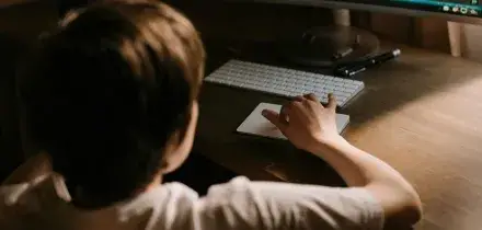 Pedopornografia, 2.623 casi online nel 2025 e 224 arresti