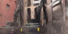 Torre Annunziata: al via l&rsquo;abbattimento di Palazzo Fienga, il &lsquo;Fortapasc&rsquo; del clan Gionta