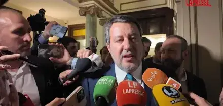 Voli, Salvini: &ldquo;A lavoro per evitare aumenti biglietti e garantire continuit&agrave; di servizio&rdquo;