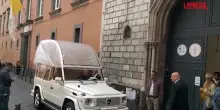 Napoli, larrivo della Papamobile nella Curia partenopea
