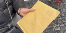 Flotilla, attivisti consegnano una lettera nella sede della Commissione Ue a Roma