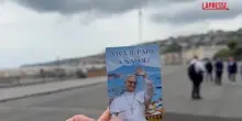 Papa Leone XIV a Napoli, vanno a ruba le immagini del Pontefice degli ambulanti