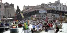Venezia promosso in Serie A, grande festa a Canal Grande e Piazza San Marco