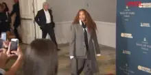 Janet Jackson riappare in pubblico, il suo arrivo al Gala della Grammy Hall of Fame