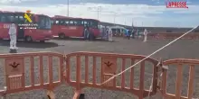 Hantavirus, la Guardia Civil scorta i passeggeri della MV HONDIUS allaeroporto di Tenerife