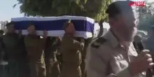 Israele, parenti e amici al funerale di un riservista ucciso in Libano