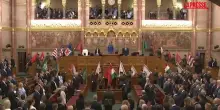 Ungheria, Magyar giura in Parlamento: "Compito di portata storica: dobbiamo rimediare a decenni di distruzione"