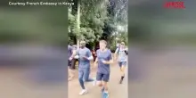 Kenya, Macron fa jogging con il campione olimpico Eliud Kipchogeper