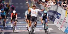 Giro d&rsquo;Italia 2026, Narvaez vince la tappa a Cosenza: maglia rosa a Ciccone