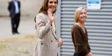 Kate a Reggio Emilia, la visita al centro di riciclaggio creativo
